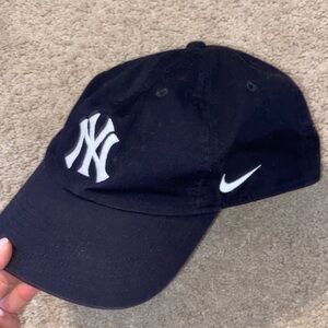 Nike Black and White Men's Hat